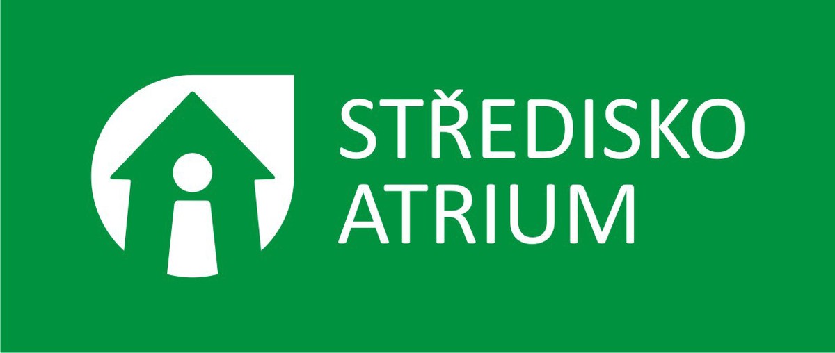 Charita_KH_Stredisko_Atrium_logo_negativni Charita_KH_Stredisko_Atrium_logo_negativni